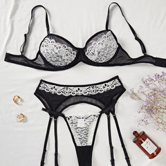 Ensemble de lingerie sexy en dentelle et maille patchwork avec jarretière