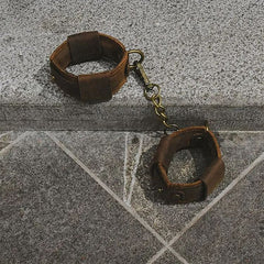 Menottes en cuir vintage