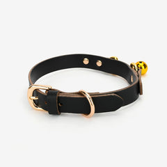 Collar de cuero con campana