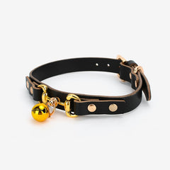 Collar de cuero con campana