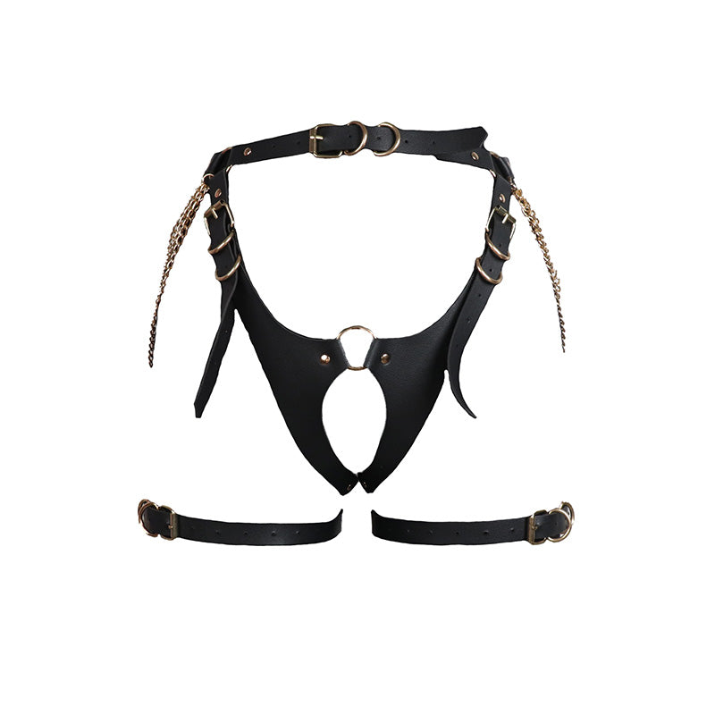 Arnés Bondage de cuero con cadena dorada