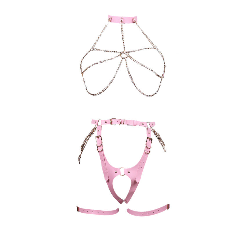Arnés Bondage de cuero con cadena dorada