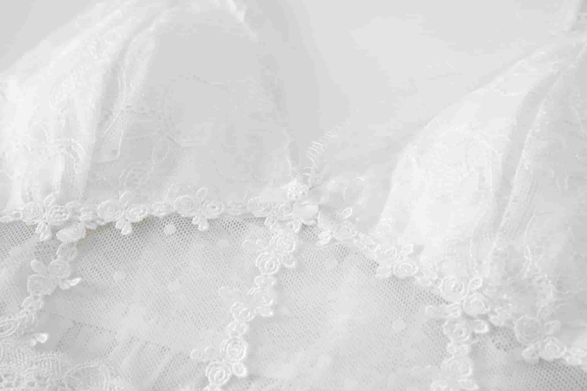 Ensemble de nuit en soie et dentelle transparente
