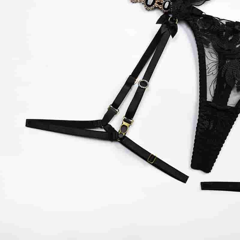 Ceinture gemme avec ensemble de lingerie brodée de roses avec jarretière