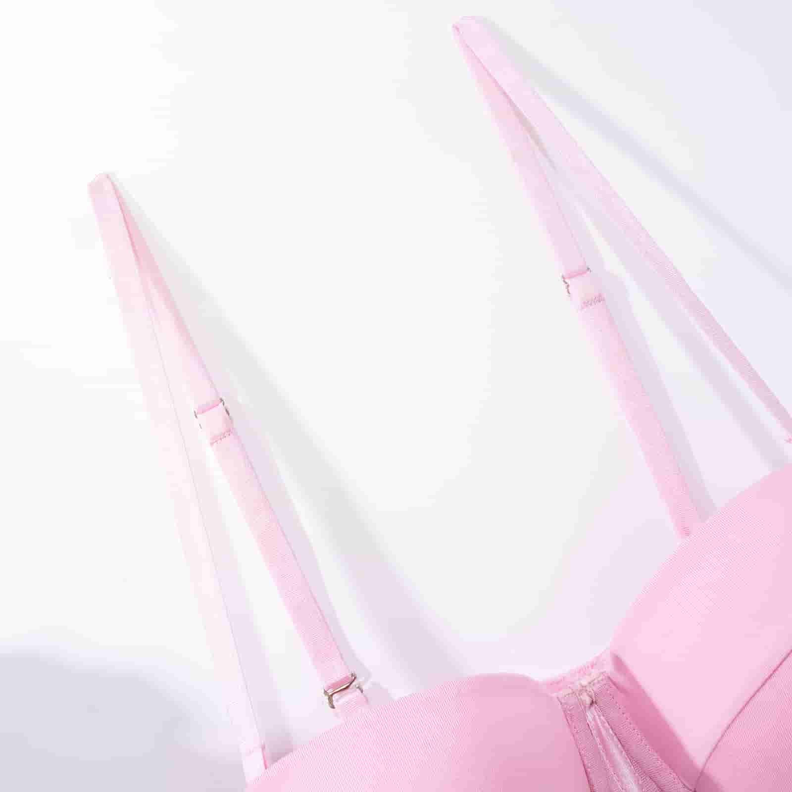 Ensemble de lingerie à bretelles avec jarretière