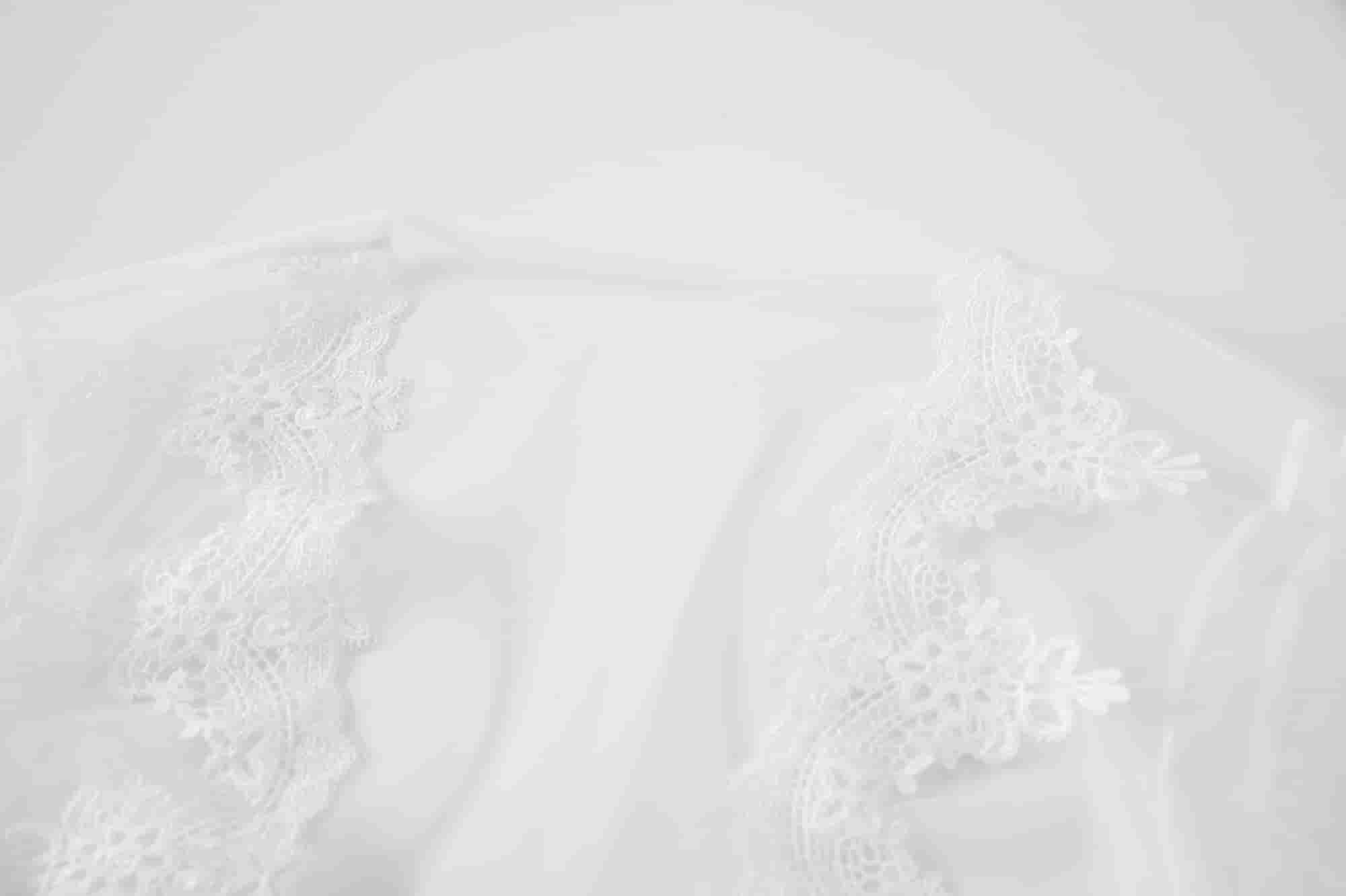 Ensemble de nuit en soie et dentelle transparente