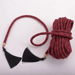 Cuerda de esclavitud con borlas